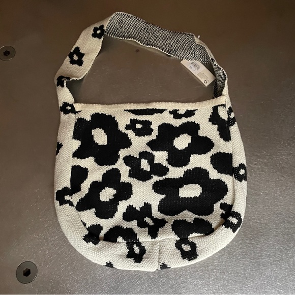 Knit Flower Shoulder Bag in Black & White, NWT. - Picture 2 of 16